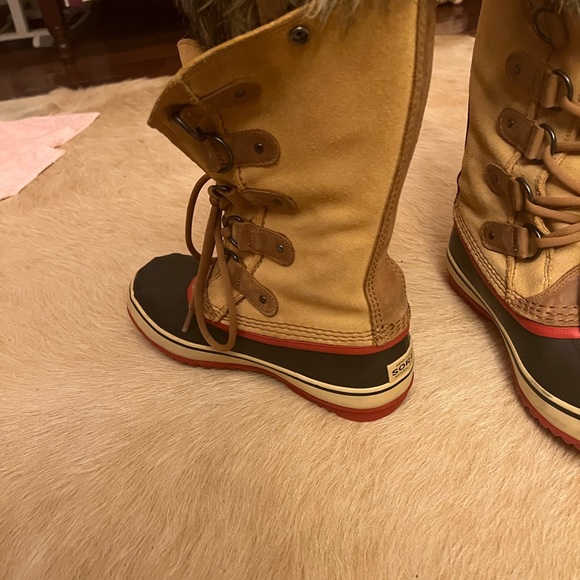 Sorel snow boots. Brown. Size 7.5 - Picture 4 of 6